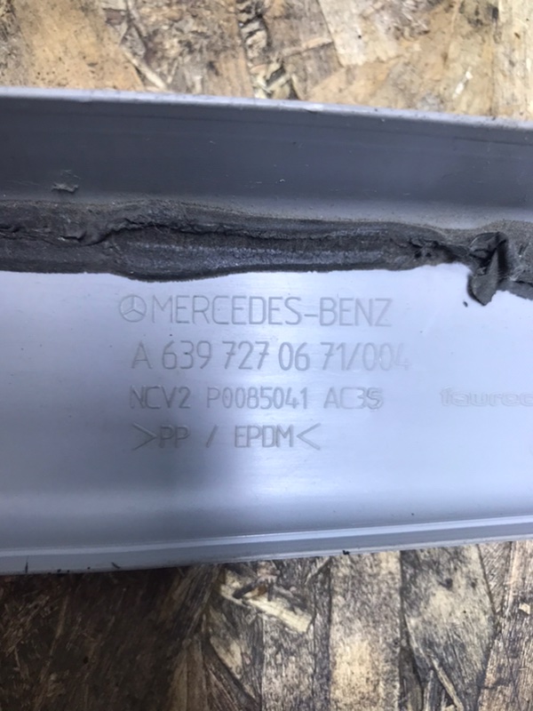 Накладка двери Mercedes Vito 2004 639