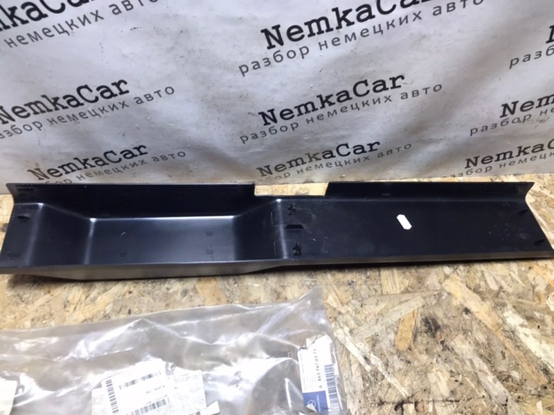 Обшивка двери багажника Mercedes G-CLASS W463