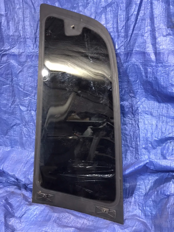 Стекло Mercedes Vito 2005 639