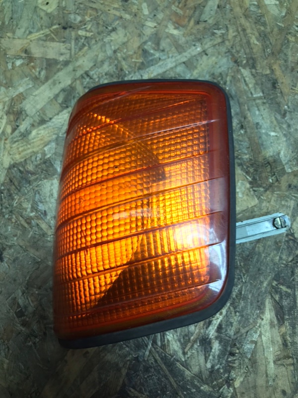 Поворотник Mercedes 190 W201