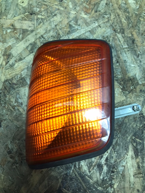 Поворотник Mercedes 190 W201