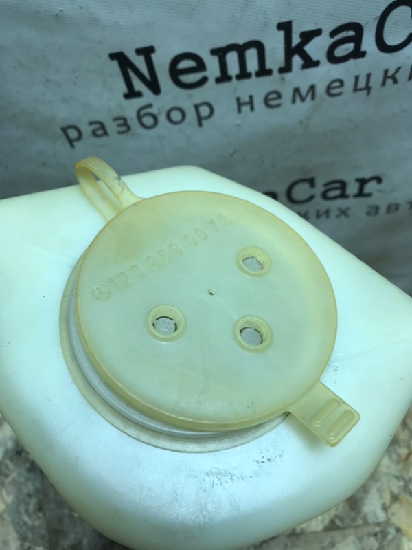 Бачок омывателя Mercedes w123 1983 Седан