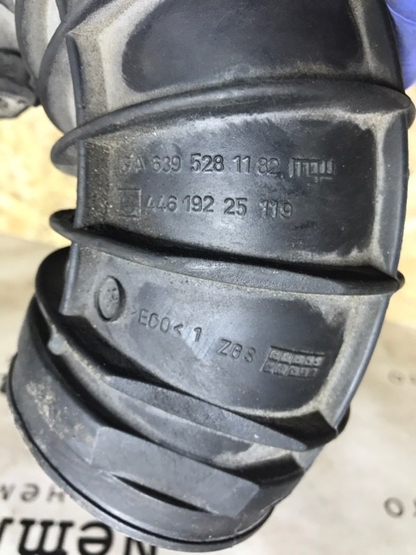 Патрубок воздушного фильтра Mercedes Vito 2005 639
