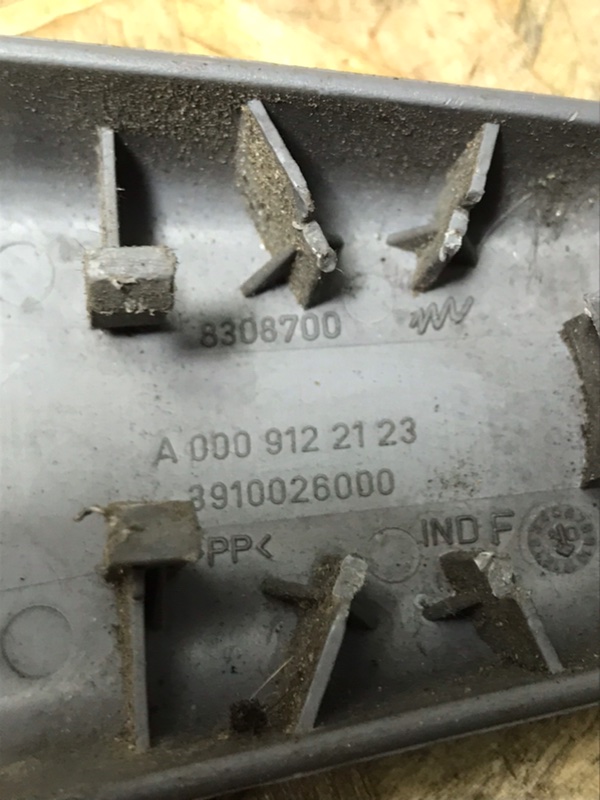 Крышка ремня безопасности Mercedes Vito 2005 639