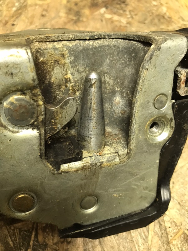 Замок двери Mercedes w123 1985 Седан