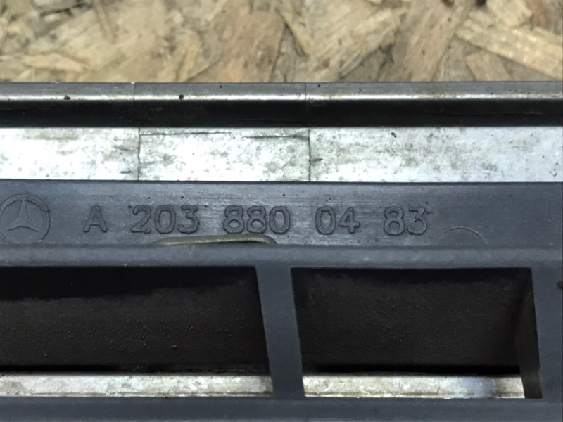 Решетка радиатора Mercedes C-Class 2000 W203