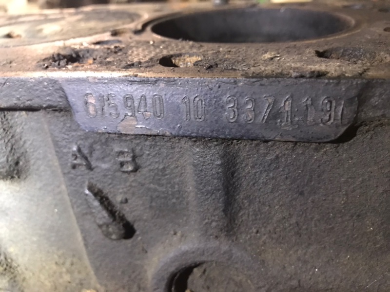 Двигатель (Шорт-блок) Mercedes w123 1985 Седан