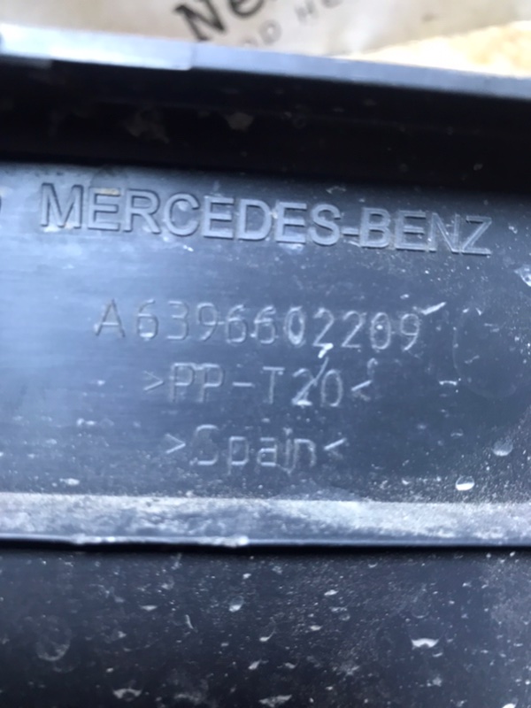 Крышка аккумулятора Mercedes Vito 2010 639 рест