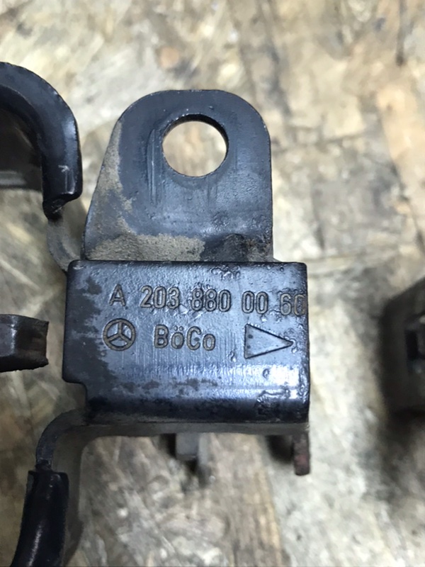 Замок капота Mercedes C-Class 2000 W203