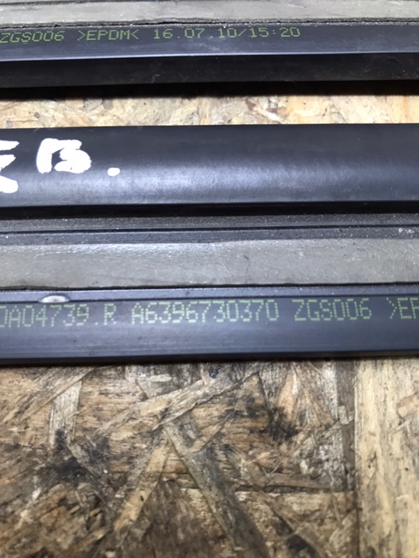 Уплотнитель сдвижной двери Mercedes Vito 2010 639 рест