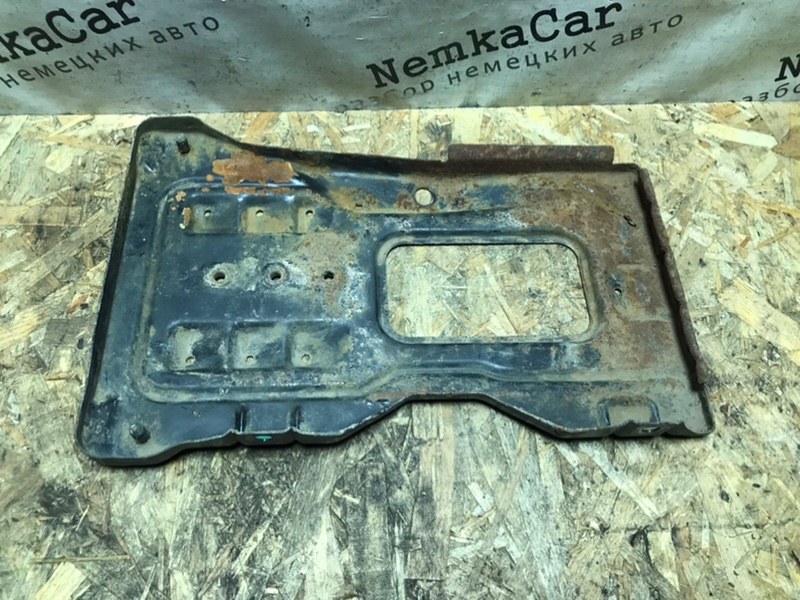 Площадка АКБ Mercedes C-Class 2000 W203