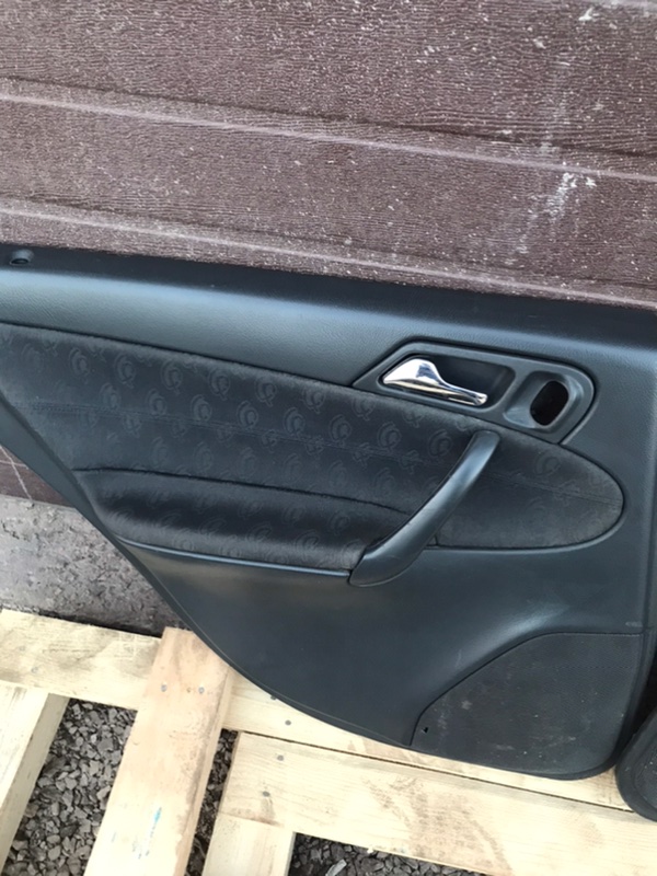 Обшивка двери Mercedes C-Class 2000 W203