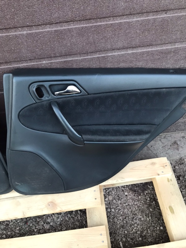 Обшивка двери Mercedes C-Class 2000 W203