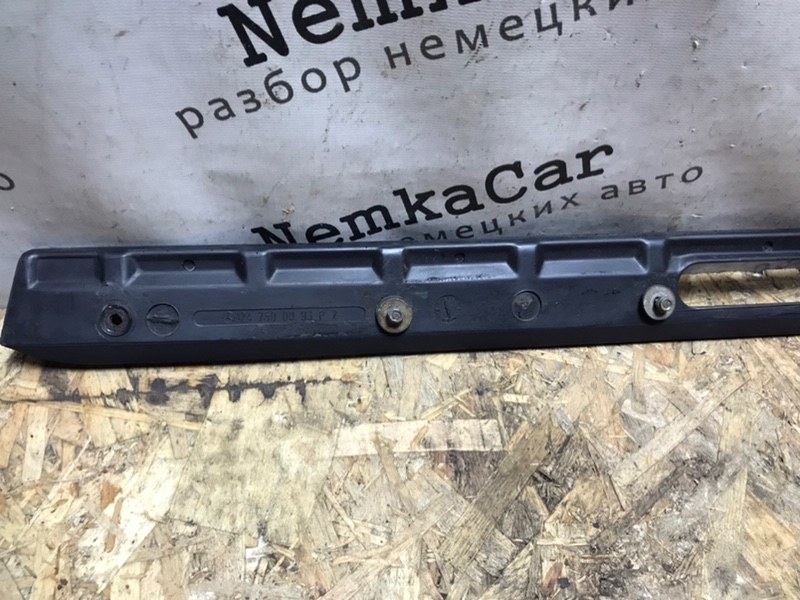 Молдинг крышки багажника Mercedes E-Classe 1993 W124 250D