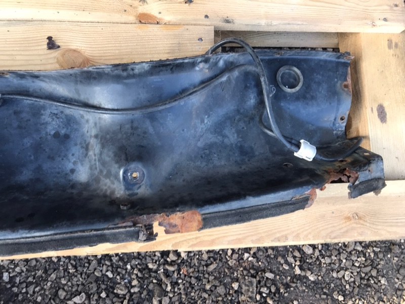 Водосток под жабо Mercedes Vito 2004 639