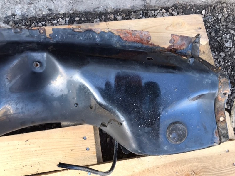 Водосток под жабо Mercedes Vito 2004 639