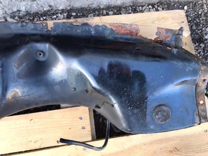 Водосток под жабо Mercedes Vito 2004 639