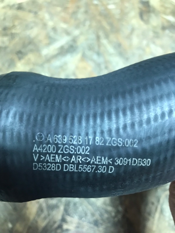 Патрубок интеркулера Mercedes Vito 2004 639