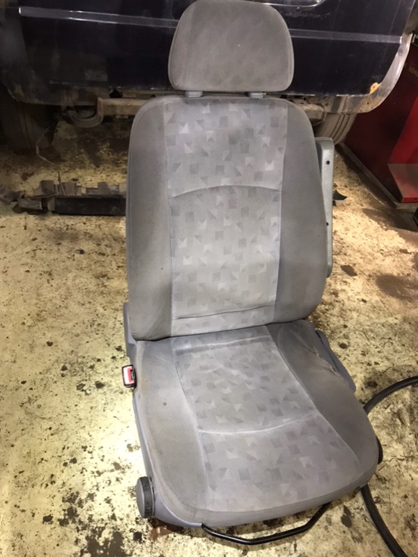 Сиденье поворотное Mercedes Vito 2004 639