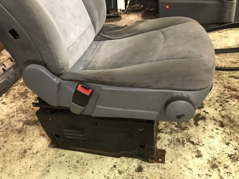 Сиденье поворотное Mercedes Vito 2004 639