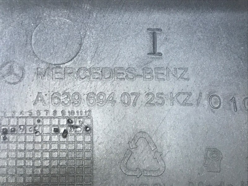 Накладка под фонарь Mercedes Vito 2004 639