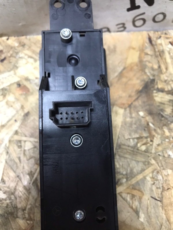 Кнопка стеклоподъемника Mercedes Vito 2004 639