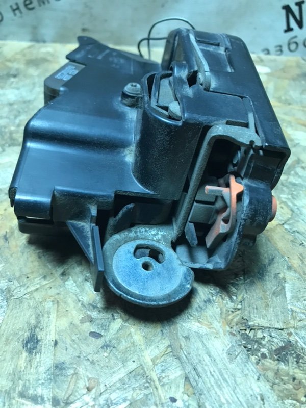 Замок сдвижной двери Mercedes Vito 2004 639