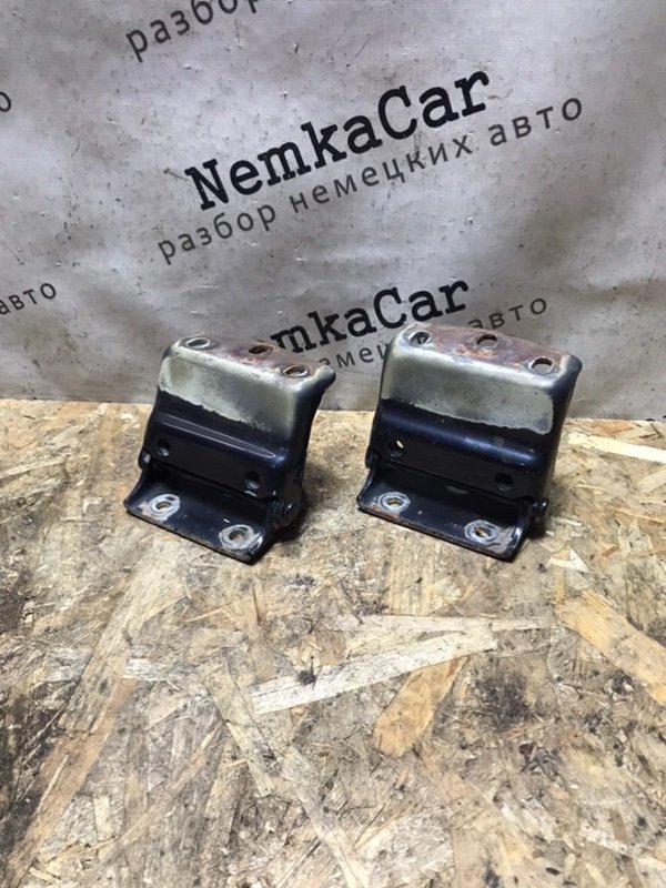 Петли двери багажника Mercedes Vito 2004 639
