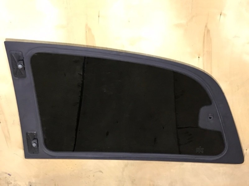 Стекло Mercedes Vito 2004 639