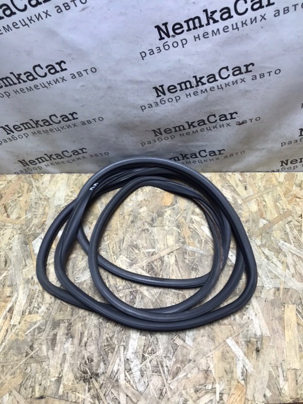 Уплотнитель стекла Mercedes Vito 2004 639