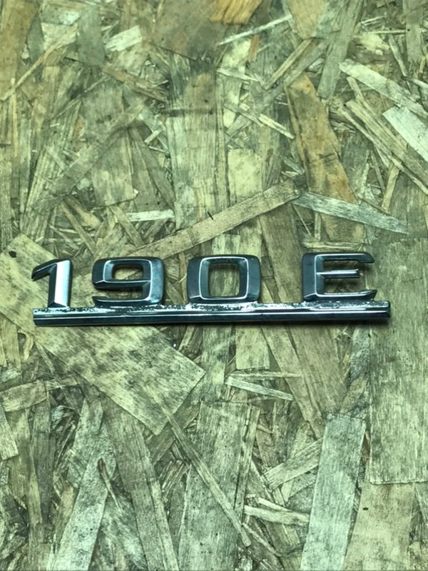 Эмблема на крышку багажника Mercedes 190 W201