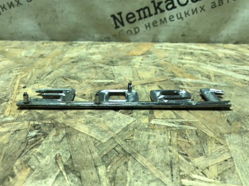 Эмблема на крышку багажника Mercedes 190 W201