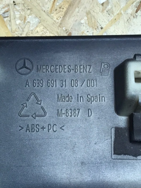 Накладка крыла Mercedes Vito 2004 639