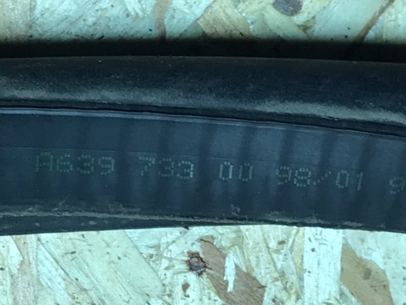 Уплотнитель сдвижной двери Mercedes Vito 2004 639