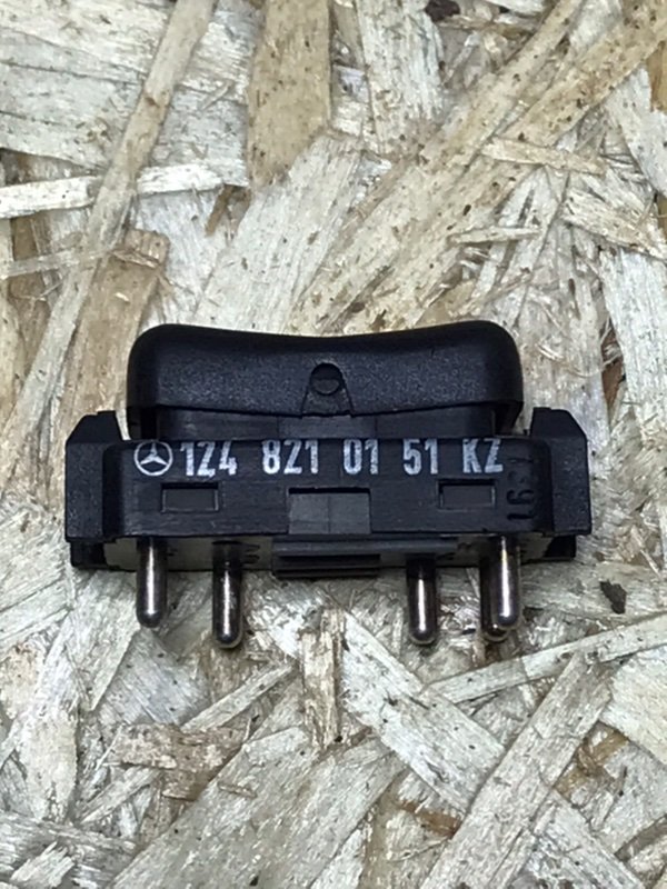 Кнопка Mercedes E200T 1993 W124