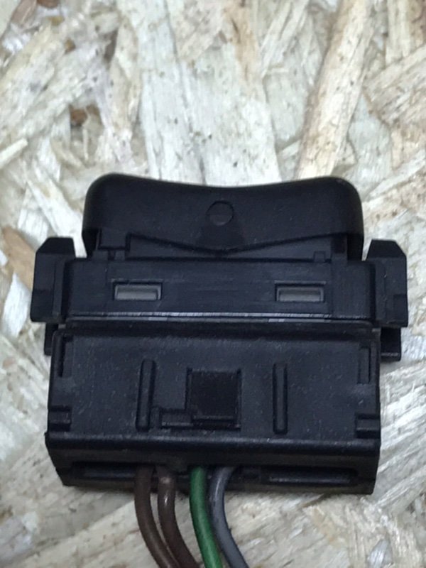 Кнопка подголовников Mercedes E-Classe 1993 W124 250D