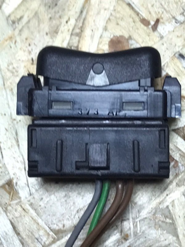 Кнопка подголовников Mercedes E-Classe 1993 W124 250D