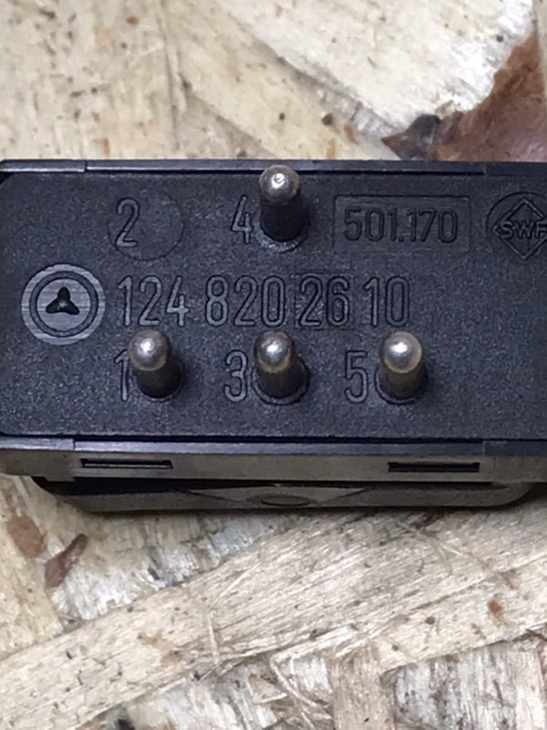 Кнопка подголовников Mercedes E-Classe 1993 W124 250D
