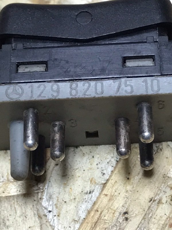 Кнопка Mercedes E-Classe 1993 W124 250D