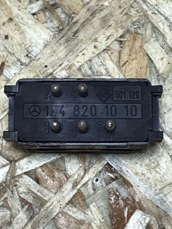 Кнопка обогрева стекла Mercedes E-Classe 1993 W124 250D