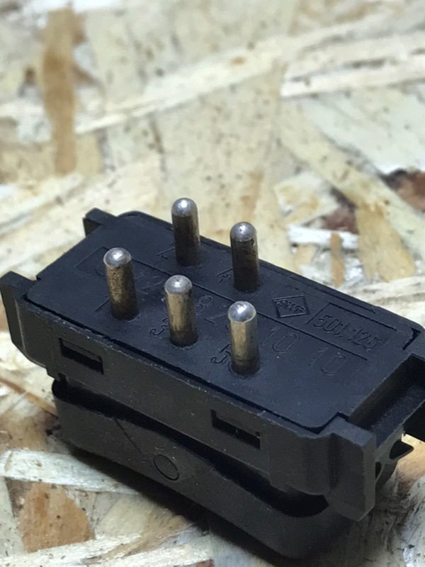 Кнопка обогрева стекла Mercedes E-Classe 1993 W124 250D