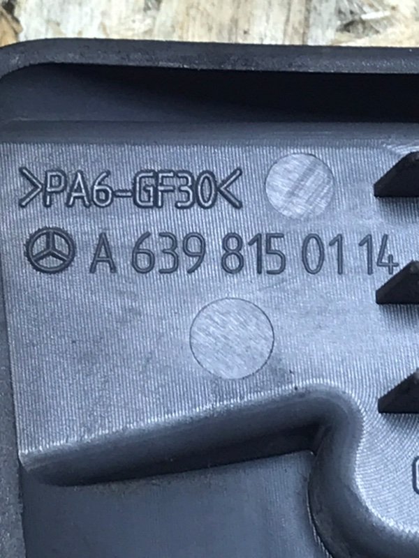 Кронштейн полки Mercedes Vito 2004 639