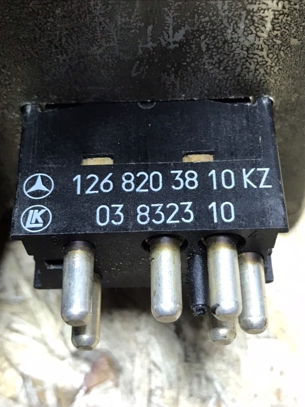 Накладка центральной консоли Mercedes W126 1980