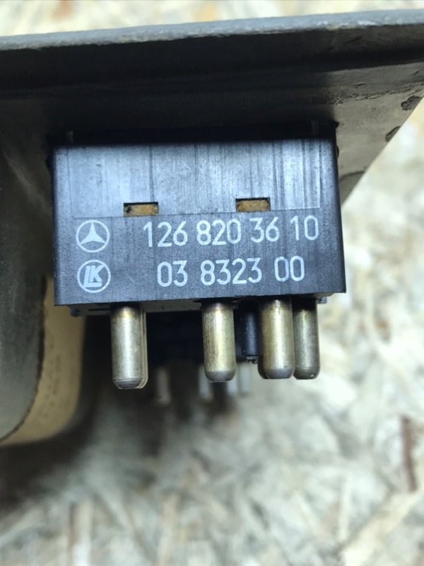 Накладка центральной консоли Mercedes W126 1980