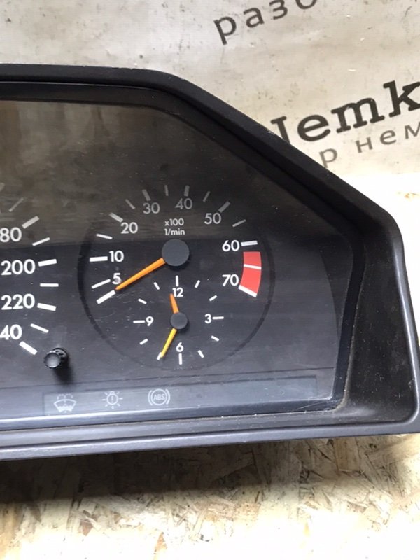 Щиток приборов Mercedes W124 1987
