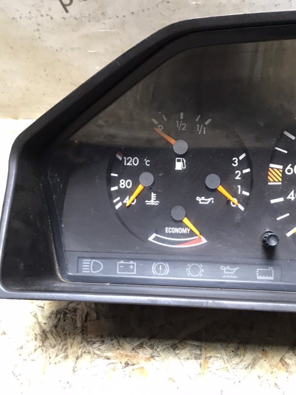 Щиток приборов Mercedes W124 1987