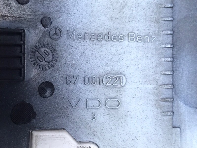 Щиток приборов Mercedes W124 1987