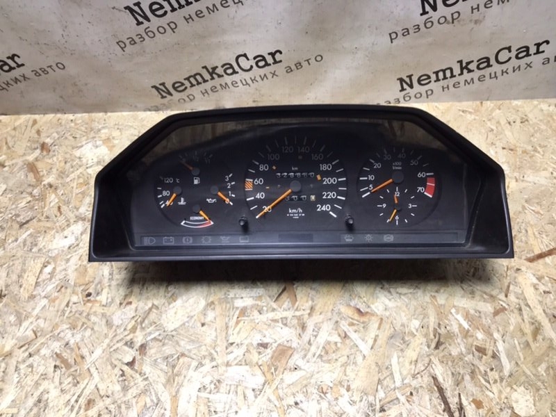 Щиток приборов Mercedes W124 1987