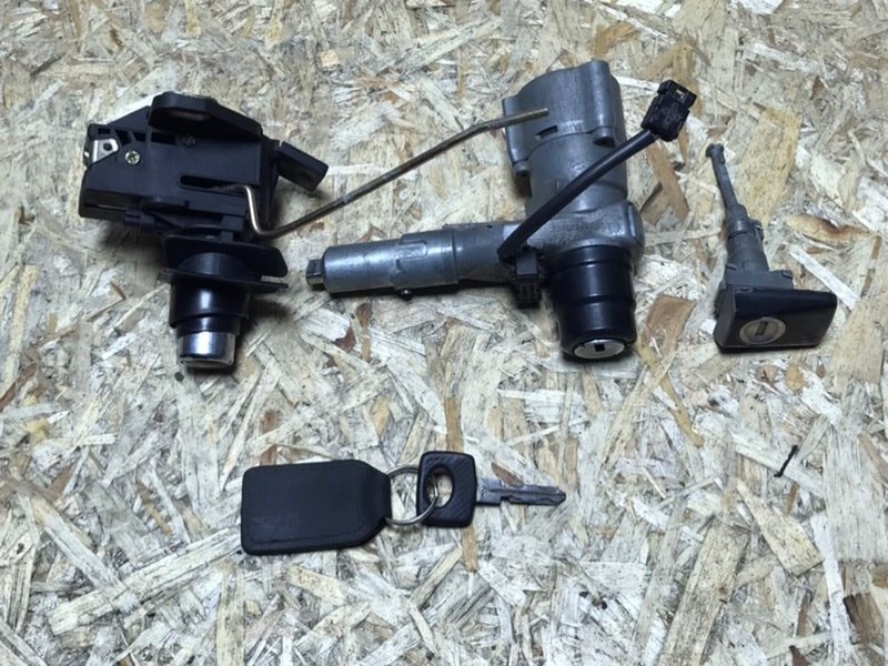 Комплект замков Mercedes W124 1987