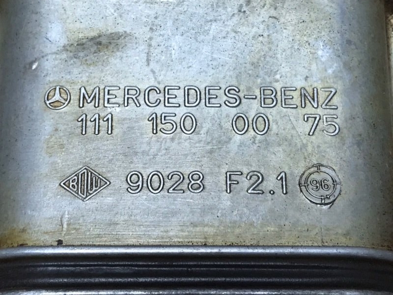Крышка свечных колодцев Mercedes C180 1996 W202